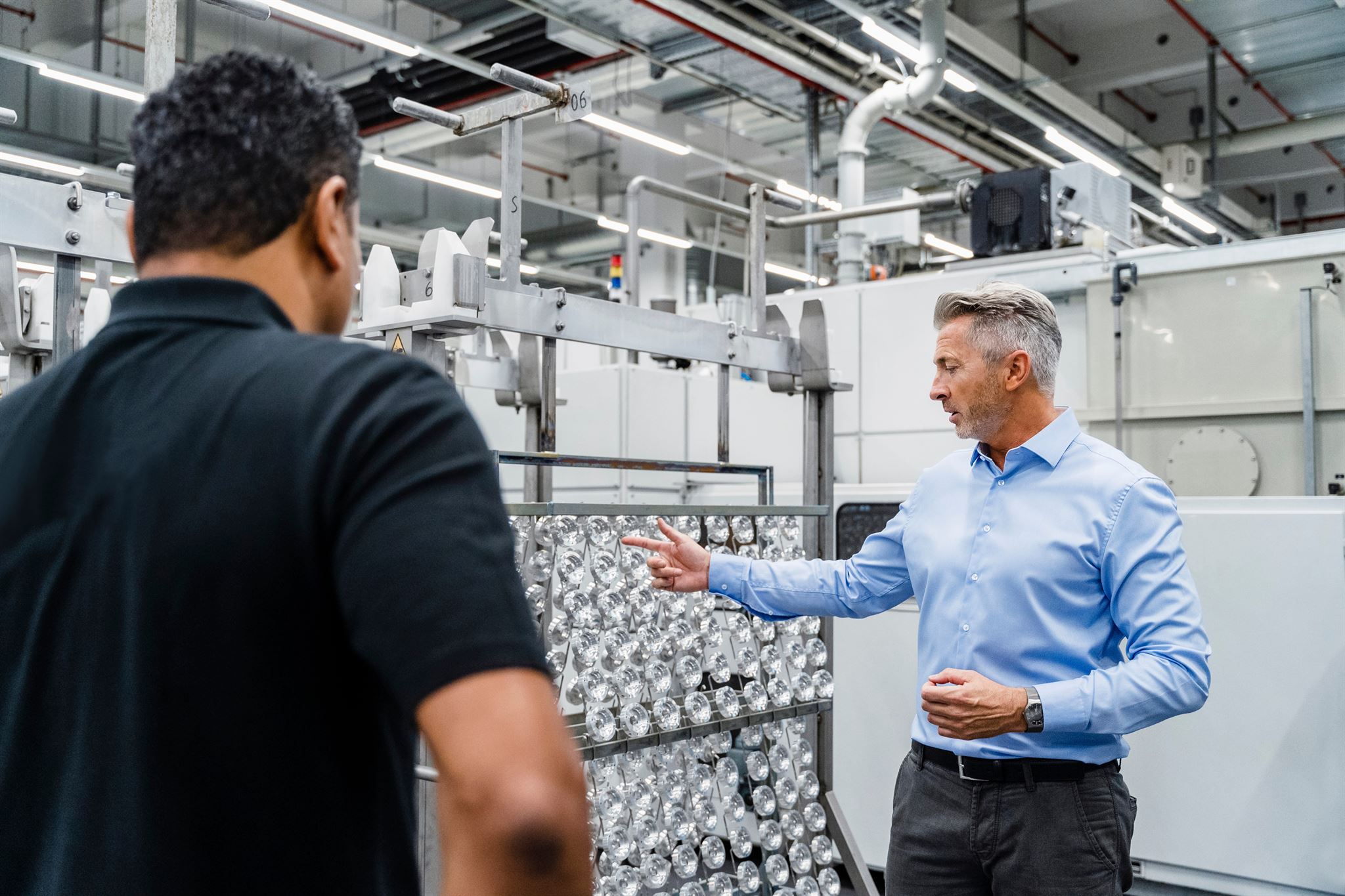Team collaborating in manufacturing plant